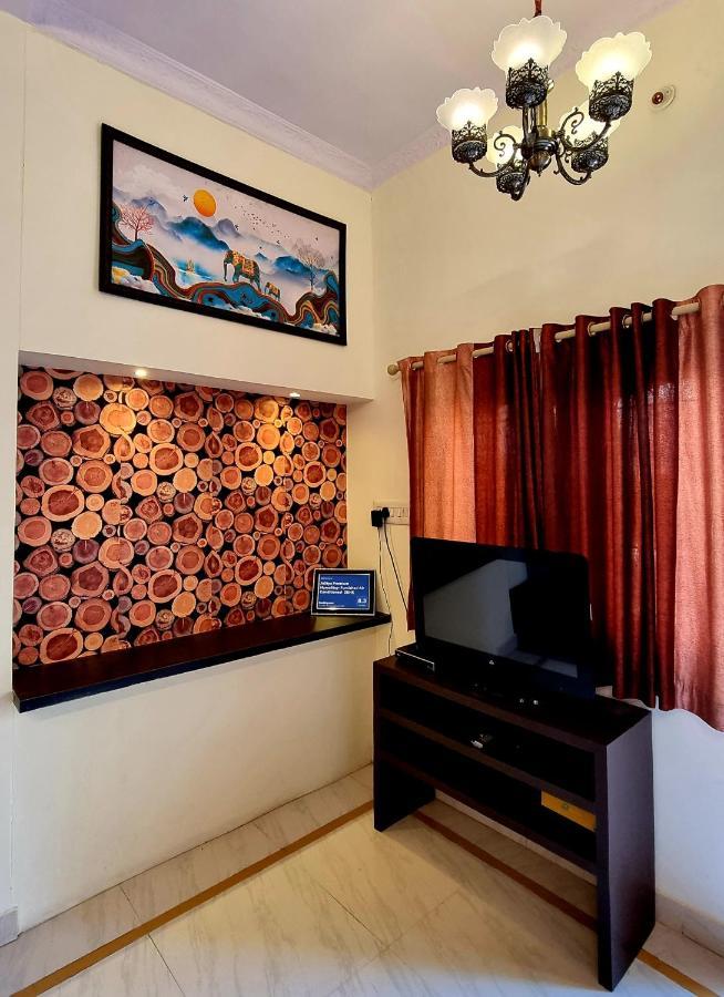 Aditya Premium Homestay- Furnished Air Conditioned- 2Bhk Jabalpur Luaran gambar