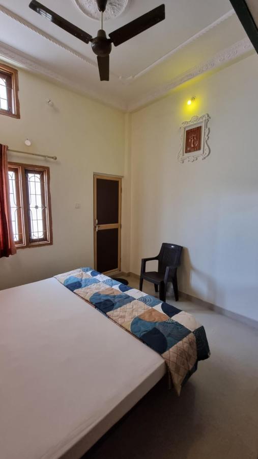 Aditya Premium Homestay- Furnished Air Conditioned- 2Bhk Jabalpur Luaran gambar